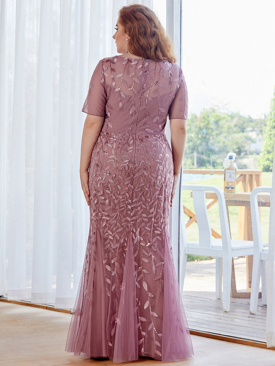 This plus size sequined tulle evening dress oozes romance with its shimmery leave design and a sheer round neckline. 
Show now👇
bit.ly/3AqPj09
#Everpretty #Holidaysale #plussizefashion