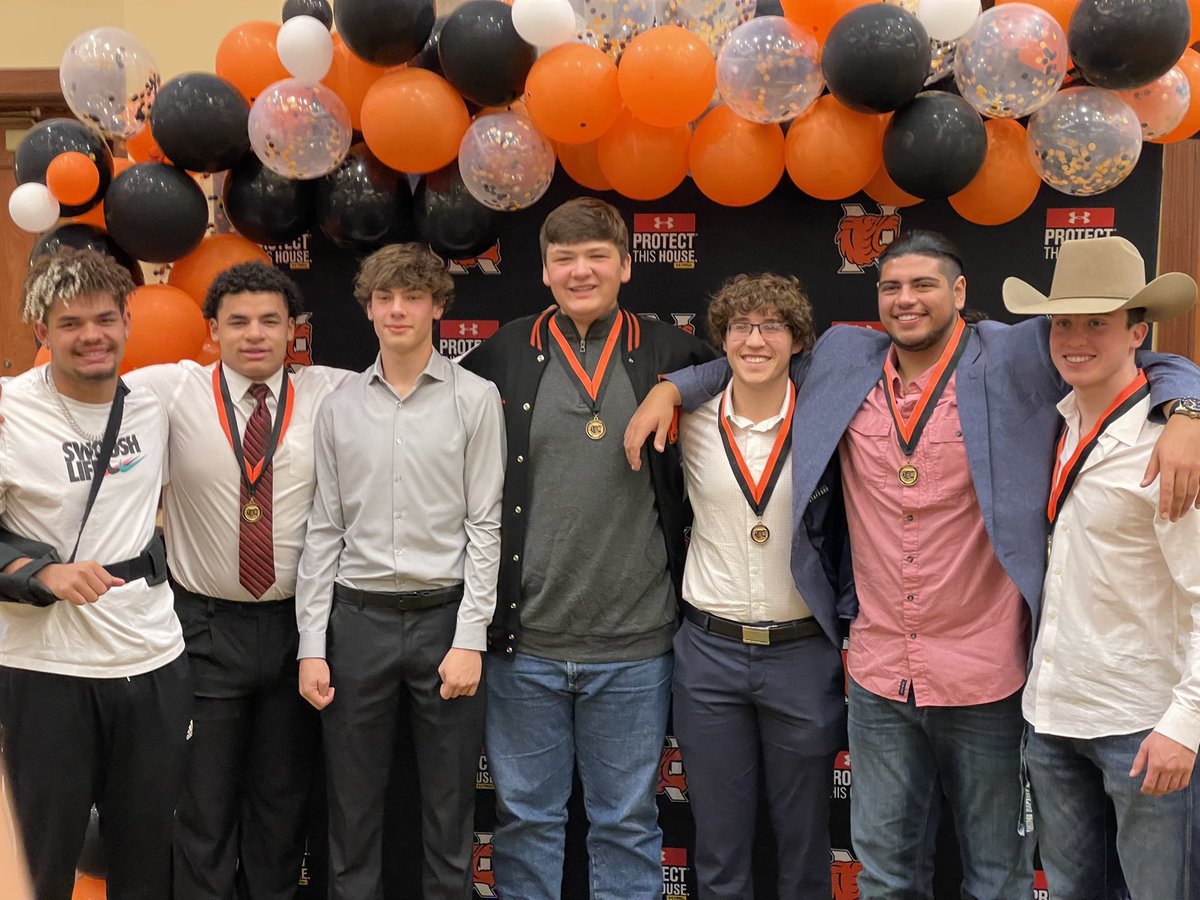 zackRstone's tweet photo. Honored to receive these awards tonight at the Norman High School Football Banquet as the 6A District Player of the Year-Punter and Special Teams Player of the Year for Norman High School Tiger Football. I had a great season with with my boys! https://t.co/SH9FYlSj3Z