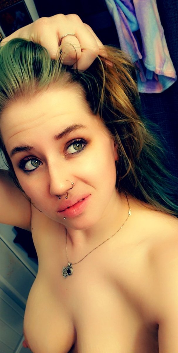 PrettyMisfit92's tweet photo. Slept like a baby today. First time in ages... worth being late for work. ๐ฅฐ #titties #preshower #18andup OF link in my bio. ๐ https://t.co/z8knUG8tqo
