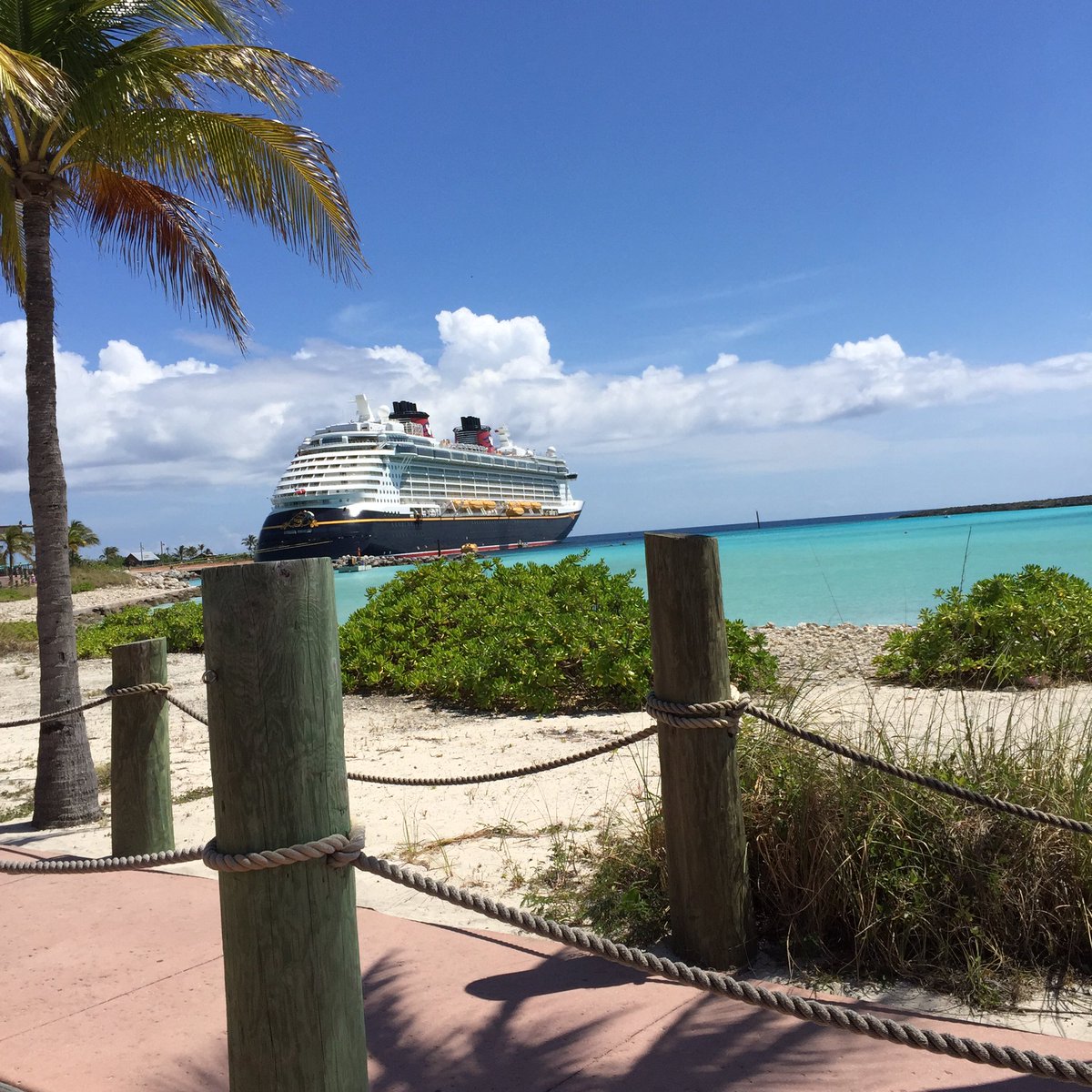 SqLifeRoundWrld's tweet photo. This view never gets old. @DisneyCruise #YearofWishes #Sweepstakes https://t.co/qFWgL3ryjR