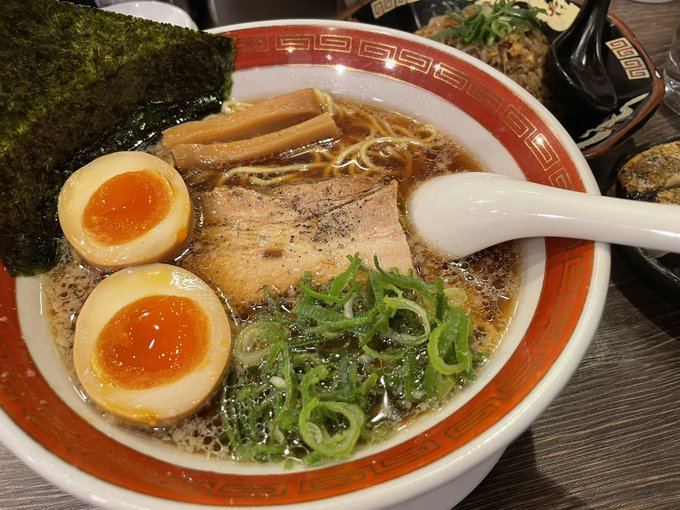 仕事が嫌すぎるので、せめて昼飯くらいは景気よくいきたい/(^o^)\ 