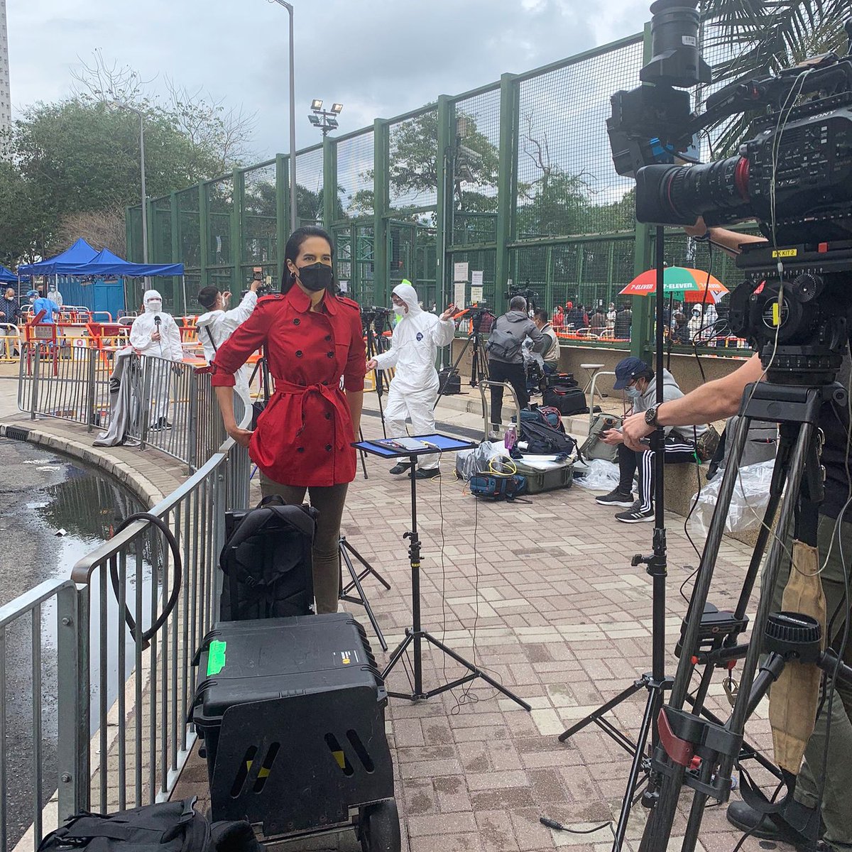 🇭🇰🦠😷 Reporting live outside a crowded housing estate in Kwai Chung, north of #HongKong's Kowloon Peninsula. 

This is the epicenter of the city's #Omicron outbreak. 

(TVB Pearl team behind me in full hazmat suits duly noted.)