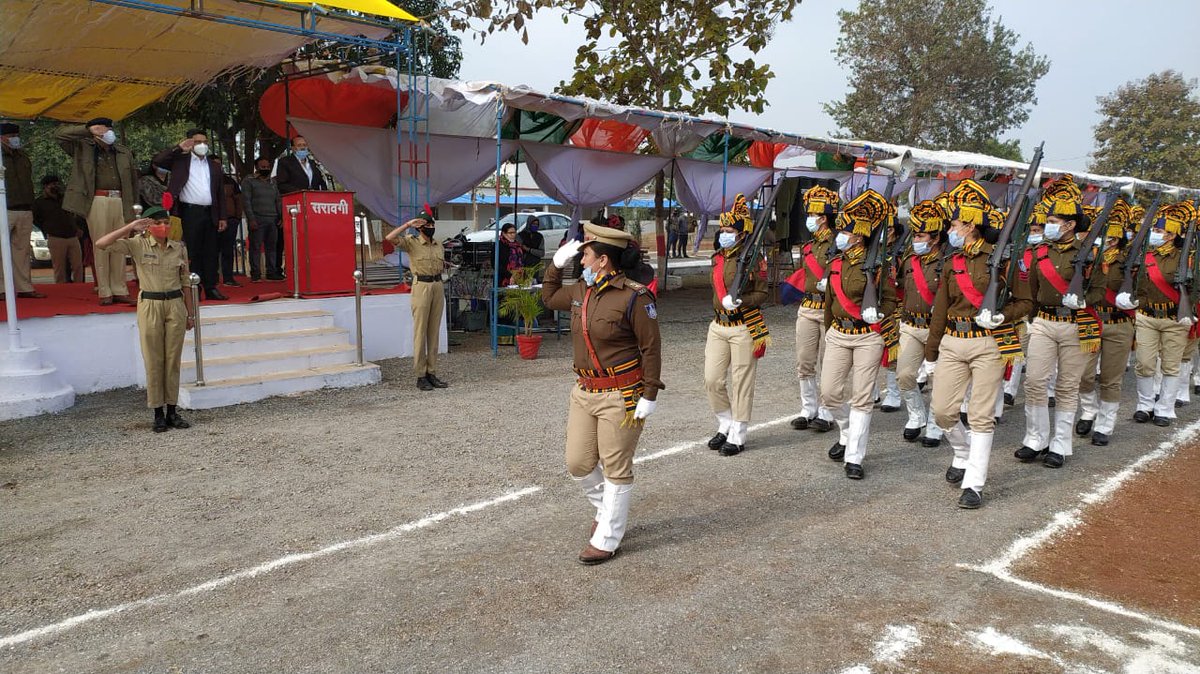 JansamparkK's tweet photo. ◾पुलिस लाईन झिंझरी में आयोजित हुई गणतंत्र दिवस के कार्यक्रम की फाईनल रिहर्सल
-
◾कलेक्टर @PriyankM_IAS और @sp_katni सुनील कुमार जैन ने ली परेड की सलामी
-
◾कार्यक्रम की तैयारियों का लिया जायजा, आवश्यक व्यवस्थाओं के दिये निर्देश
-
#JansamparkKatni
@JansamparkMP https://t.co/dWf5Sp86Pm