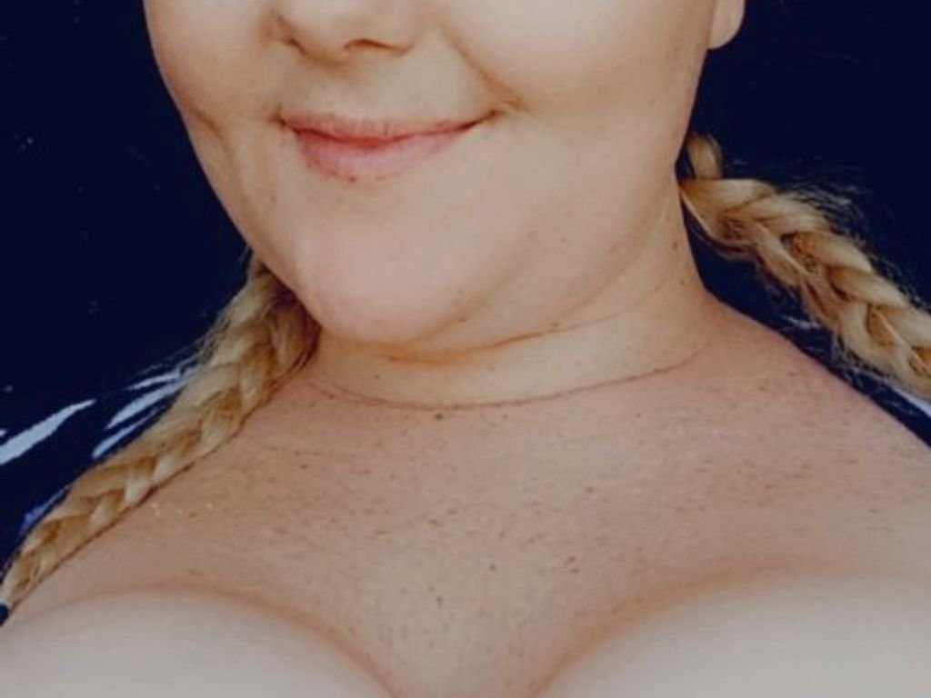 Ashley69Ace's tweet photo. I'm online right now on skyprivate (live skype show). my private profile: https://t.co/0FdIJ5J0SY Please RT. thanks! #camgirl https://t.co/nbfKVQ89Wq