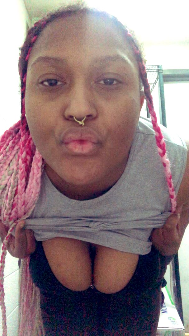 hanmemyhundred's tweet photo. Hello 🥰💕 #onlyfans #blackwhore #bigtits #pinkhair https://t.co/GvIR5JU0pa