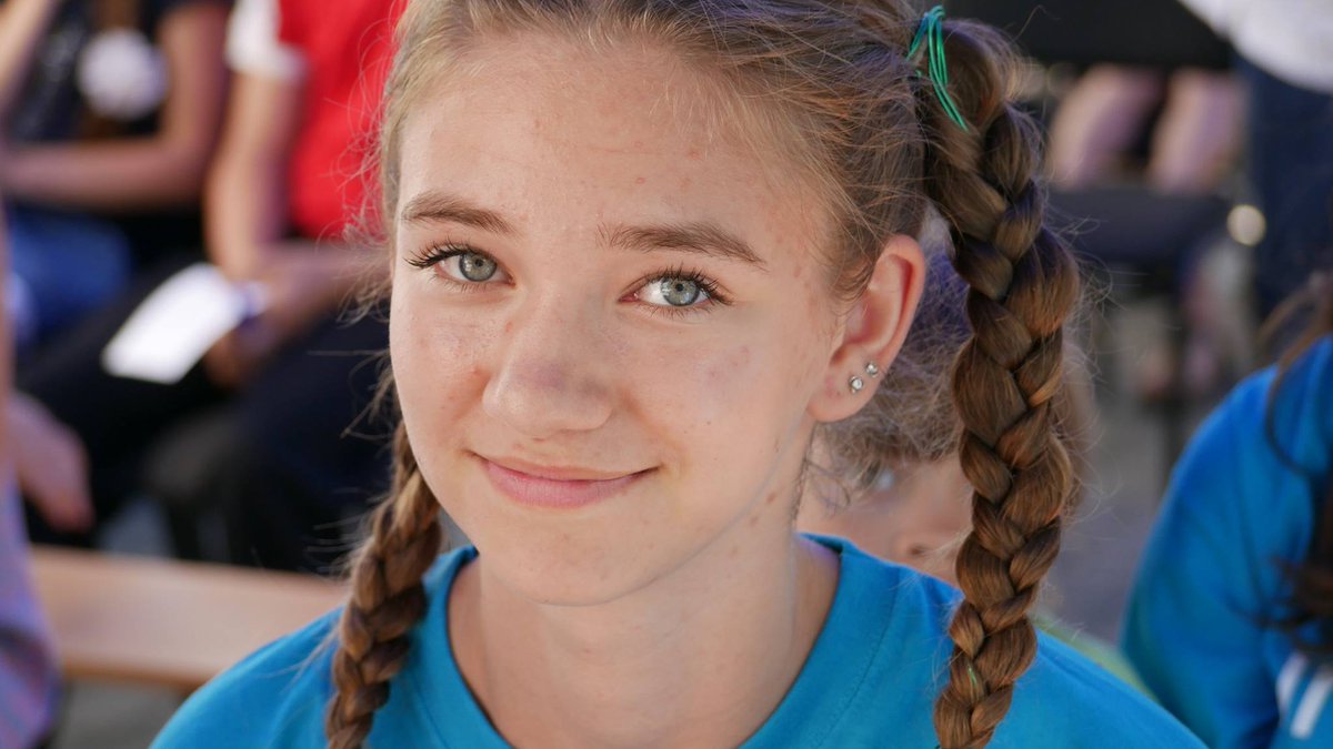 Система образования в Финляндии считается одной из лучших в мире. Обучение в школе и университете бесплатное. Дети начинают учиться с 7 лет. Заканчивая школу, учащиеся сдают всего один стандартный экзамен. Финские школьники тратят на домашнюю работу в среднем 2,8 часа в неделю