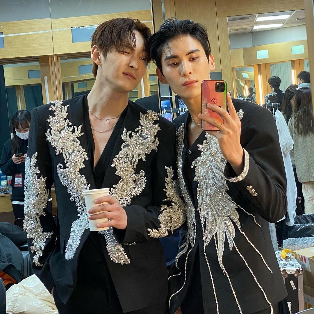 SFT01HUDSON's tweet photo. 🦁🌞🌌 https://t.co/EUJ0j8WoLs