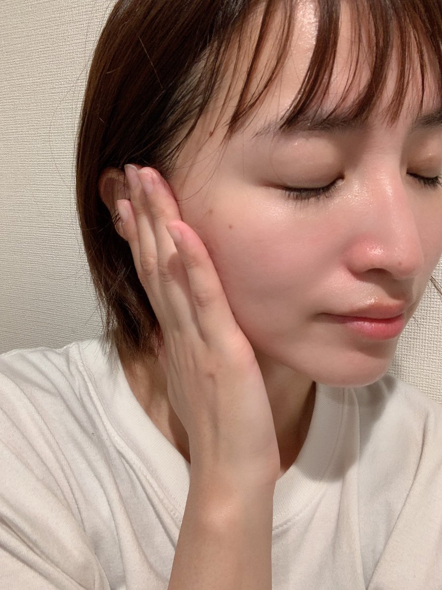 WADAARISA's tweet photo. YSLの #ピュアショットナイトセラム
夜専用の美容液！サラッとしたテクスチャーでお肌に馴染んでくれる🥺べたつきも本当気にならない☺︎
そして翌朝のお肌に感動🥲💓毛穴がどんどん目立たなくなってきた🥺使い続けることでより実感するよ☺︎！
#ピールボタニカルケア #pr https://t.co/jeVMnJN6Gq