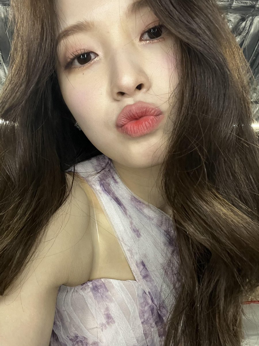 rin_won618's tweet photo. 220124 유니버스 FNS #아린 🤍 https://t.co/uPsdjLeRha