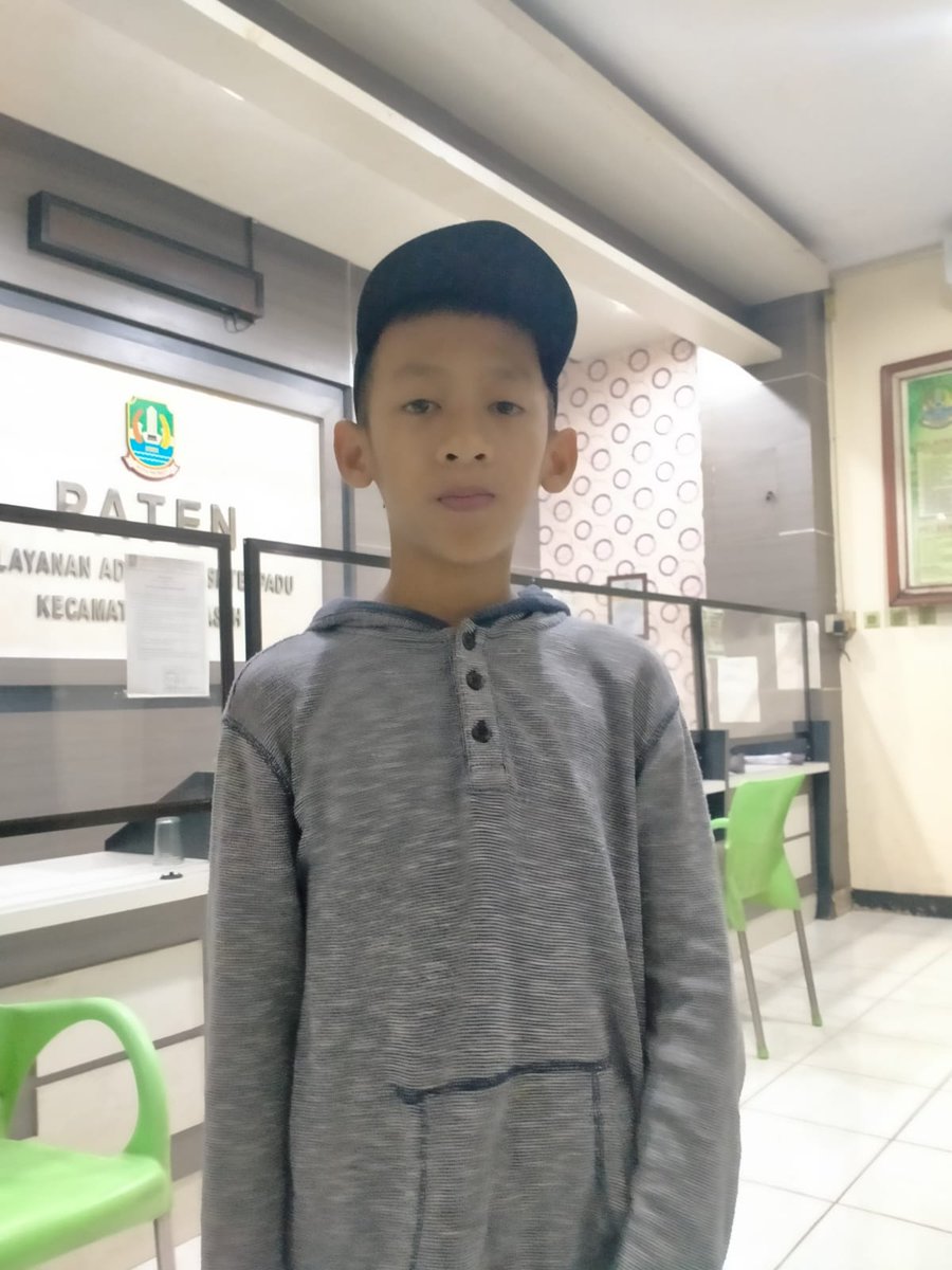 TMCPoldaMetro's tweet photo. Telah ditemukan anak hilang, 
Biodata sebagai berikut :
Nama : Ahmad Rehan
Usia  :± 10 th
posisi sementara diamankan dikantor Kecamatan Jatiasih Kota Bekasi. Apabila memgetahuinya dapat menghubungi Pak Taufik : 087775556964 https://t.co/ZYAXyVxROM