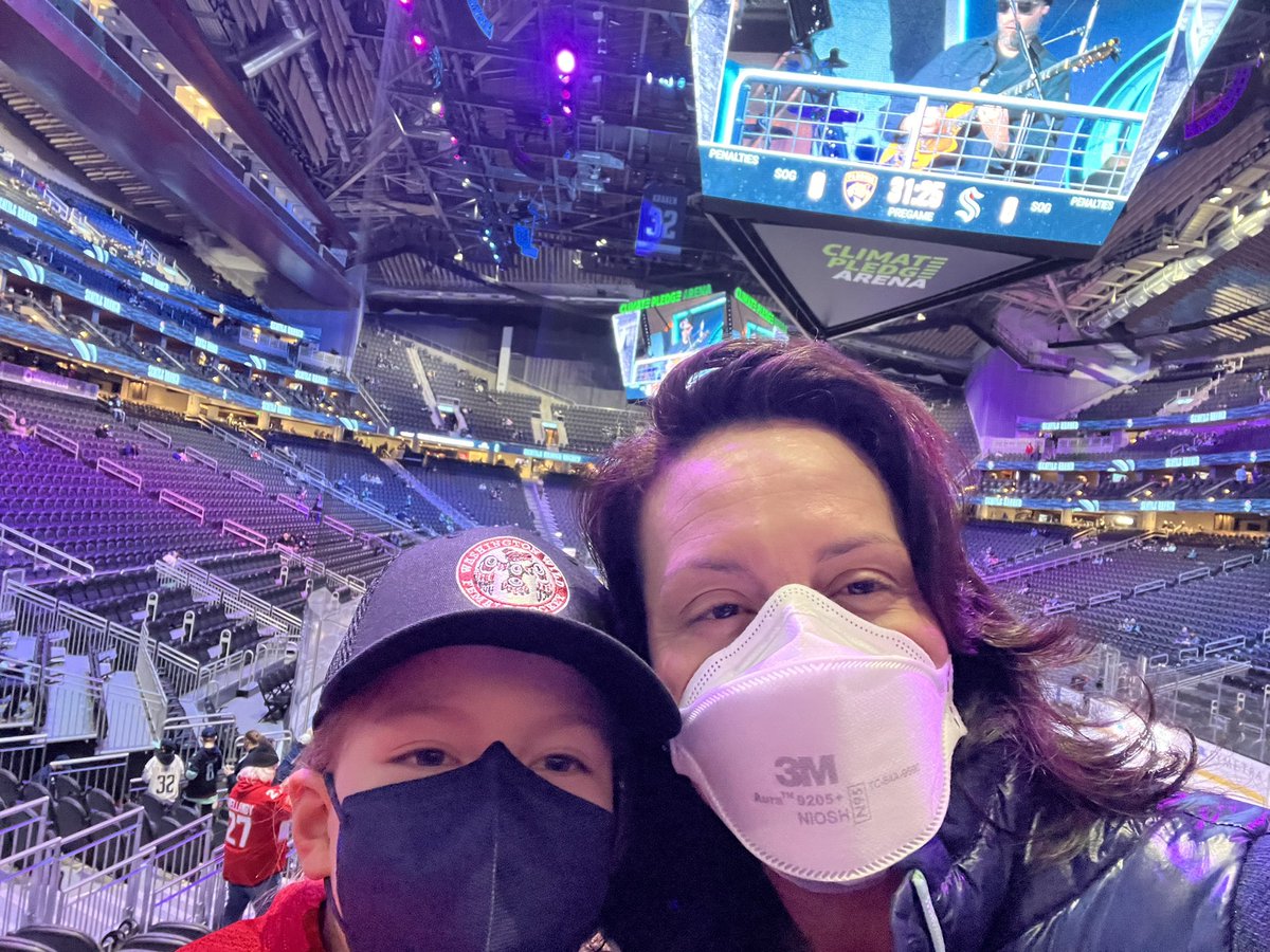 jessicagdudek's tweet photo. Watching the game with my daughter, a Washington Wild 10U player. #seakraken #whereiroot #wwfha Go Wild! Go Kraken! https://t.co/lMYnTVbo36