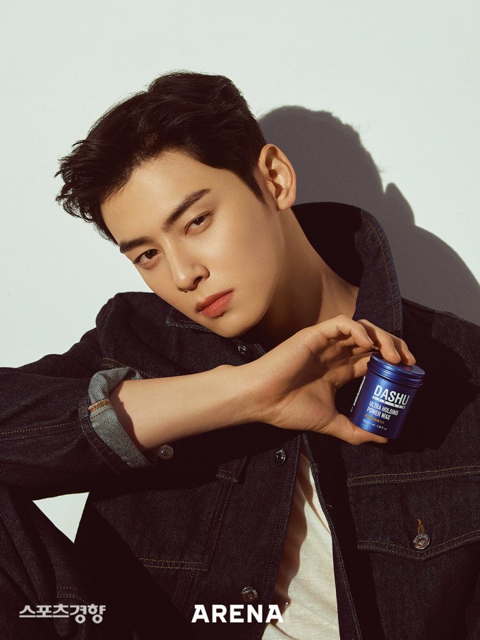 mallang0120's tweet photo. ‘얼굴천재’ 차은우, 왁스발랐네 (출처 : 스포츠경향 | 네이버 TV연예) https://t.co/XEPGkW7ZUh
관계자에 따르면 차은우는 잦은 헤어 스타일링 교체로 10시간이 넘는 긴 촬영 속에서도 지친 기색 없이 촬영장 분위기를 이끌었다. 
#차은우 #CHAEUNWOO #다슈모델 #차은우_볼수록_놀랍다 @offclASTRO https://t.co/DTwQkDum2J