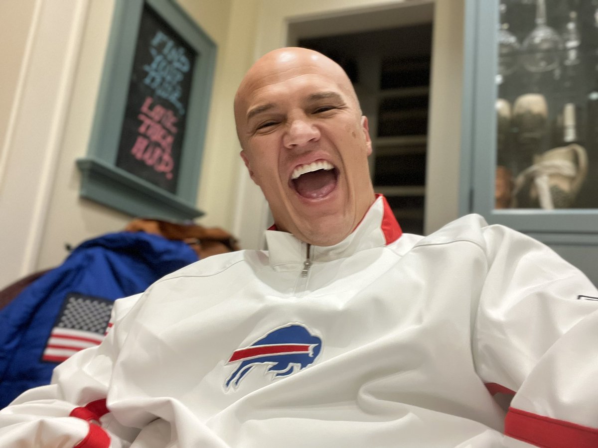 CoyWire's tweet photo. BELIEVE!
#BillsMafia Social Poll:
• Where are you watching the game?
• How are you representing your Bills?
I’m at home with my girls, eating homemade wings, wearing a throwback from about 2004! https://t.co/nIftMZ3HMV