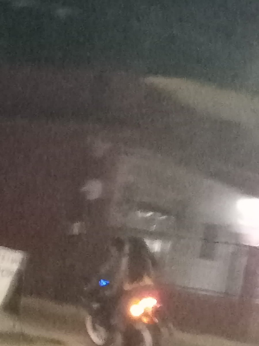 RIVAC_OAX's tweet photo. #RivacVial
Cuando uno es Joven no conoces límites sin embargo arriesgan su vida y la de los demas 🏍️🏍️. #usemos casco 🪖y CUBREBOCA 😷 https://t.co/RlqGPEG7tk