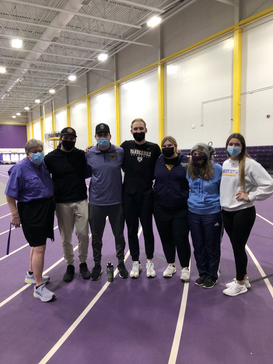 THANKS to these #APE teacher candidates for helping w/ @KatoFloorHockey exhibition <a href="/HockeyDayMN/">Hockey Day Minnesota</a>! You are going to do GREAT things for students w/ disabilities! <a href="/MNSU_AHN/">MNSU Mankato AH&N</a> <a href="/MNSUMankato/">Minnesota State Mankato</a>