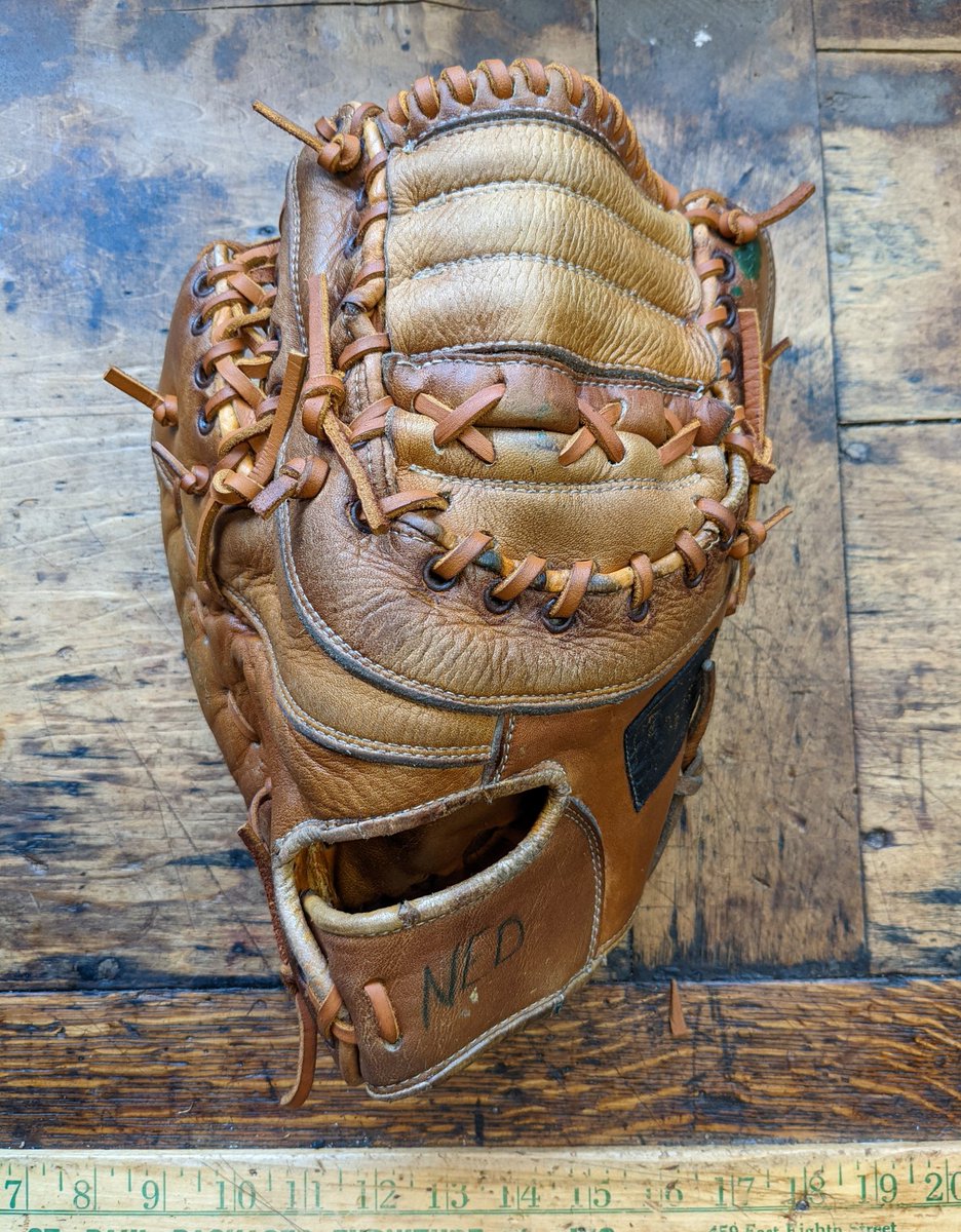 DJGloveRepair's tweet photo. Fixed up this Regent 1st base mitt for a Moonlighter in Iowa. It was his grandfather's. Thanks to the @MoonGrahamShow for another connection. https://t.co/eNbggt61By