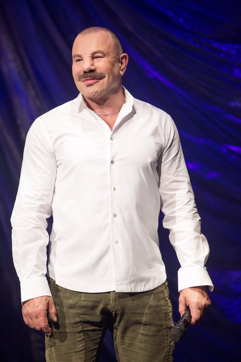 HugoGloss's tweet image. Tristeza… Faleceu neste domingo (23), o estilista francês Manfred Thierry Mugler, aos 73 anos. A informação foi confirmada pela própria conta oficial dele, mas o motivo da morte não foi informado. &quot;Estamos devastados em anunciar o… instagram.com/p/CZGEd2WLgsf/… (📷: Getty)