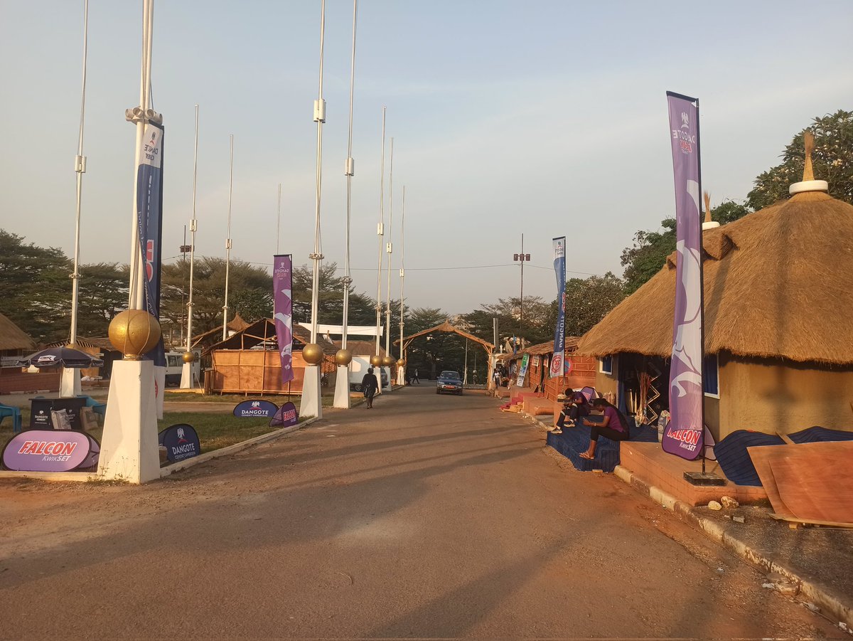 Reporter4Music's tweet photo. Les camerounais 🇨🇲 sont ils au courant que durant cette #CAN2021 il se déroule au sein du #MuséeNational l'#AfricanBusinessWeek du 15 au 30 janvier 2022?
Une vingtaine de pays africains 🌍 exposent leurs savoirs créatifs dans tous les domaines de l'art https://t.co/LvbpbLEejq