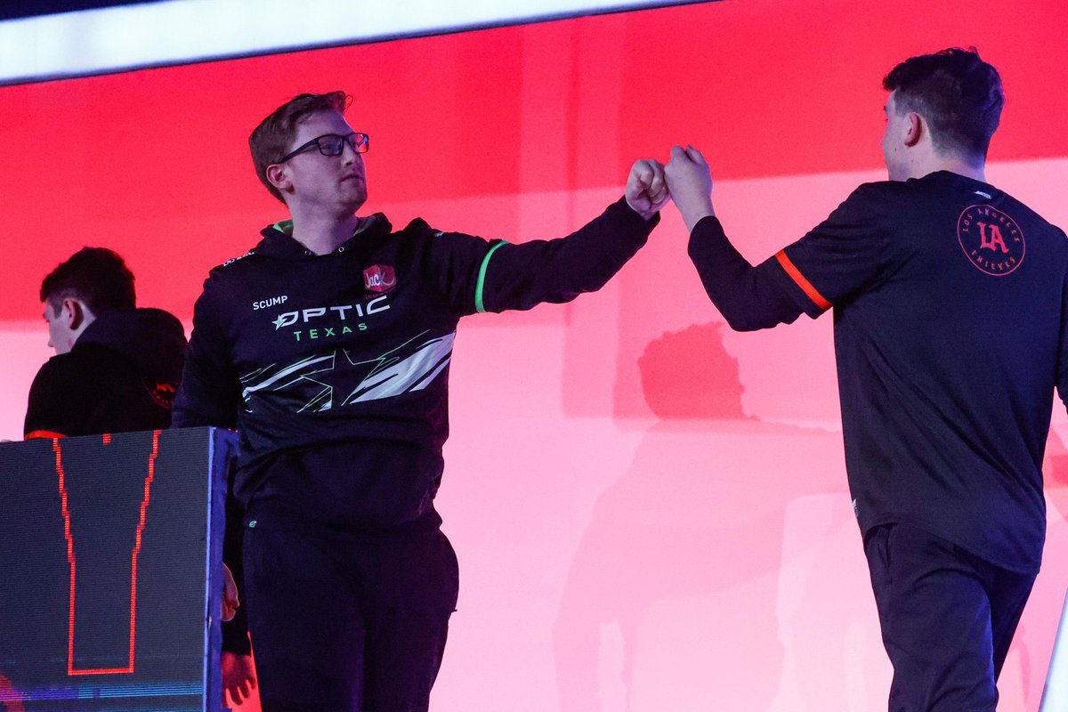 Best pic from this weekend 😭 <a href="/scump/">OpTic Scump</a> <a href="/DylanEnvoy/">M8 Envoy</a> 💚