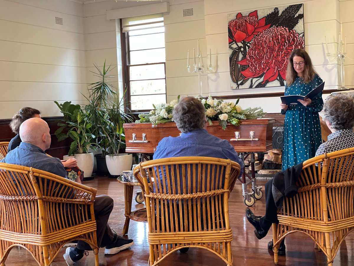 The people here mourn the loss of a woman who led a private life and loved the 1930's. An intimate gathering doesn't fit the concept of what most think a #funeral is, but it was how this group wanted it. 
Find out how we #personalise funerals.
picaluna.com
02 9067 9557