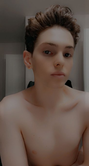 Poppin&rsquo; the champagne bottles https://t.co/DGHw9DFDBz<a href="/tag/messyhair"class="tags"><span>#messyhair</span></a>