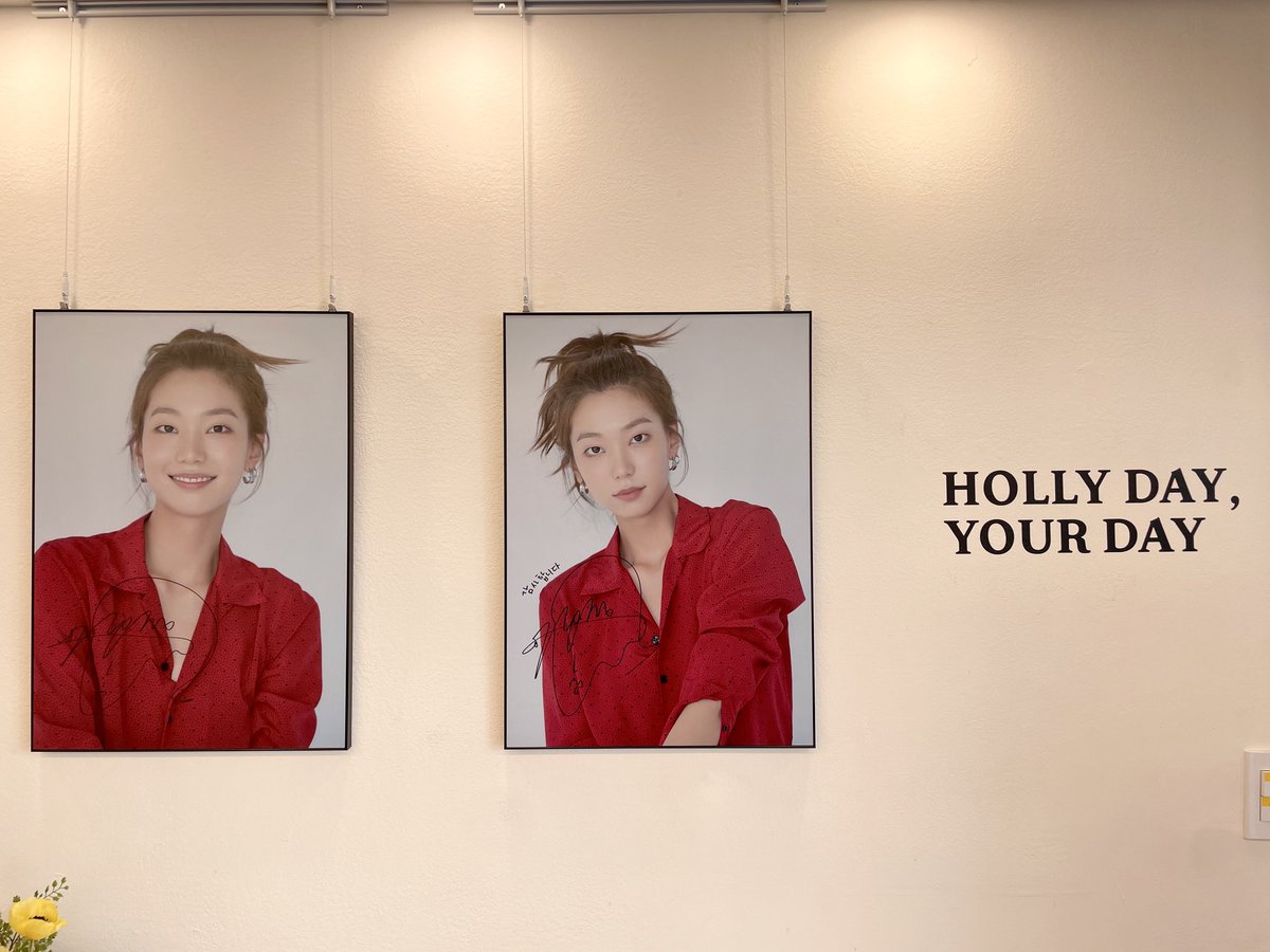 HollyBday's tweet photo. -
𝐇𝐎𝐋𝐋𝐘 𝐃𝐀𝐘, 
𝐘𝐎𝐔𝐑 𝐃𝐀𝐘
-

1.20-22 3일간 진행된 카페 및 전시를 잘 마무리 했습니다. 배우님께 소중한 추억이 됐으면 좋겠습니다.
You made our day, too 💜❤️💙
 
#HOLLY_DAY_YOUR_DAY 
#우리에게_찾아온_호정이라는_선물 https://t.co/YPrsvUGtbr