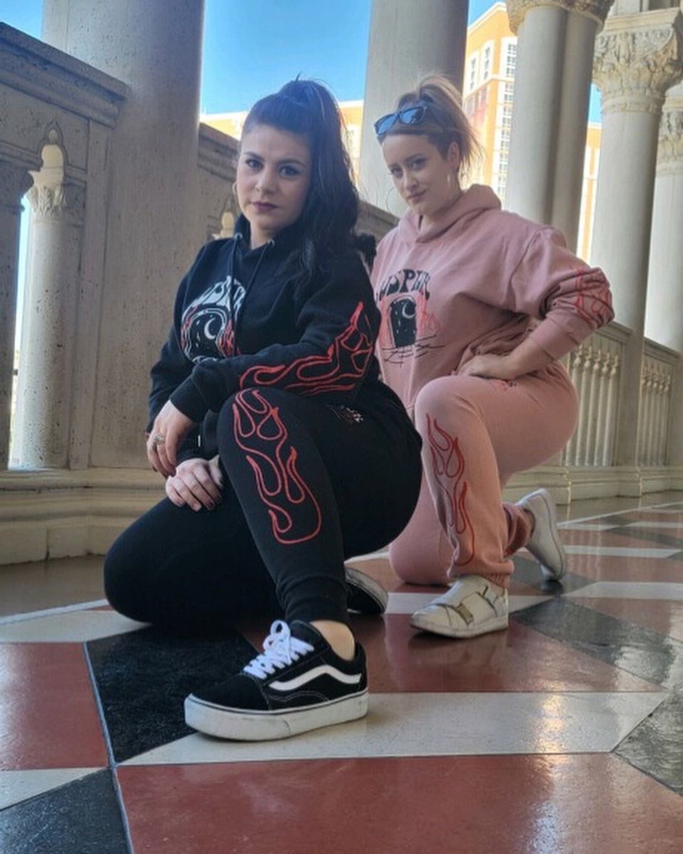 St3phBot's tweet image. Sadie and I spent the last day of our trip to Vegas Representing the Queen @BaileySarian everywhere we went 🙏🏻