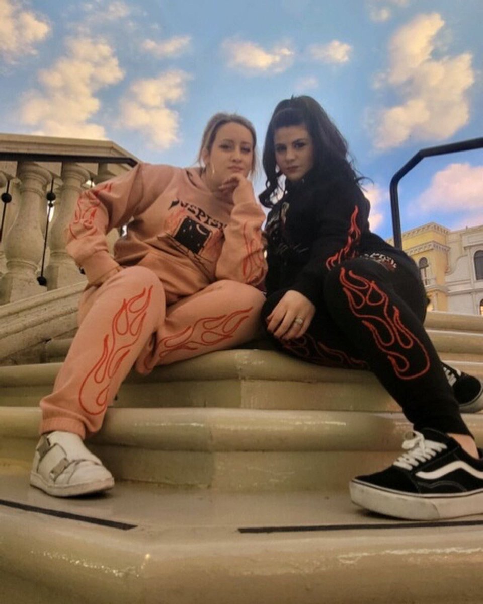 St3phBot's tweet image. Sadie and I spent the last day of our trip to Vegas Representing the Queen @BaileySarian everywhere we went 🙏🏻