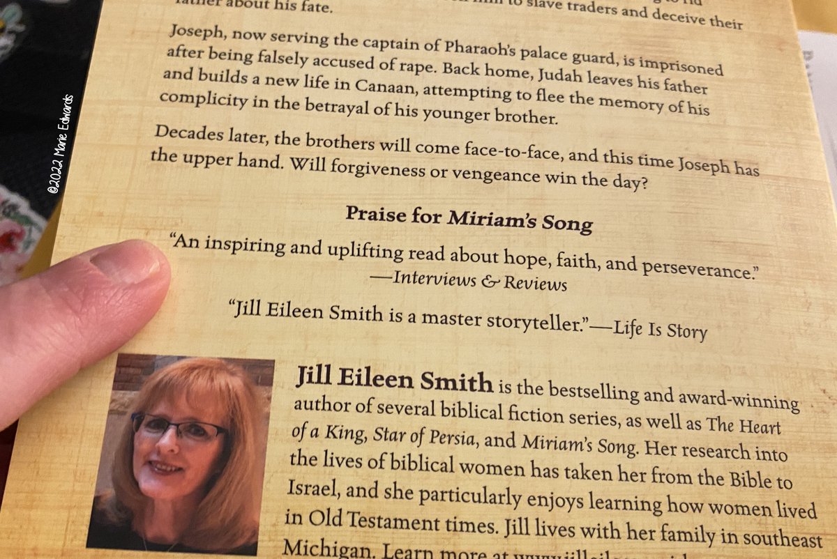 MarieEdwards429's tweet photo. #Bookmail (1/21) 📚📦📫Thank you to @RevellBooks for copies of #UntilLeavesFallinParis by @sarahsundin & #ThePrinceandtheProdigal by @JillEileenSmith #InterviewsandReviews
Not only is my I&R review from #MiriamsSong in the FRONT of the book … a sentence is on the back cover!! https://t.co/KWadNNgfaX