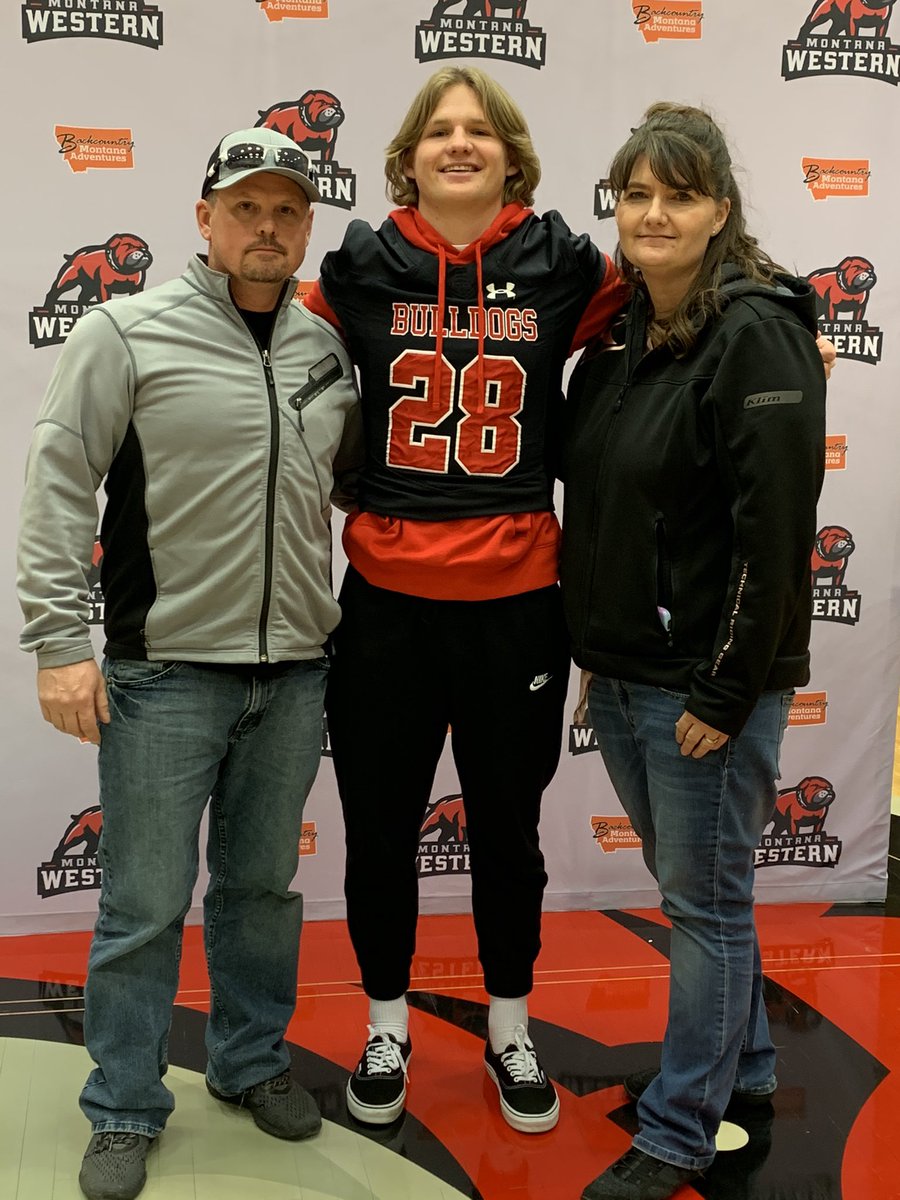After a great visit, I am excited to announce that I have received a scholarship offer from @UMWFootball Huge thanks to @CoachGoode_UMW and the rest of the staff for having me.