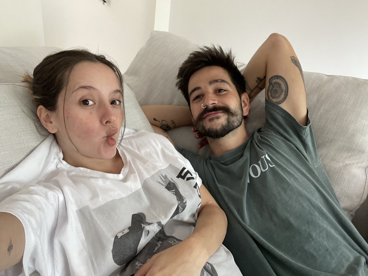 CamiloMusica's tweet photo. Tenemos sofá. Nuestro primer sofá 🛋 https://t.co/AS4wPWXqMQ
