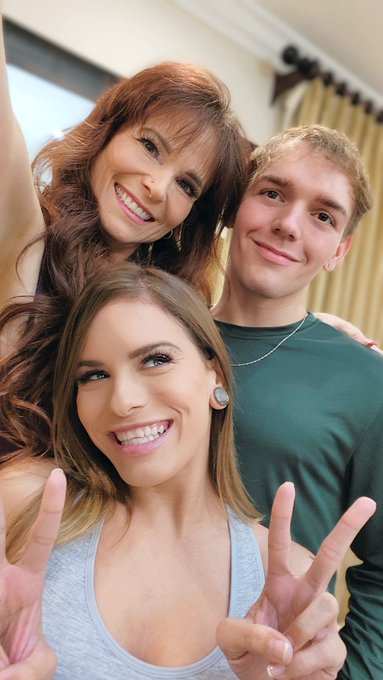 What an super fun night filming with @onetriickpony @joshualewisxxx for @Brazzers! Tons of hot sex, energy<a class="tags" href="/tag/onetriickpony">@onetriickpony</a><a href="/tag/dap"class="tags"><span>#dap</span></a><a href="/tag/newprofilepic"class="tags"><span>#newprofilepic</span></a>