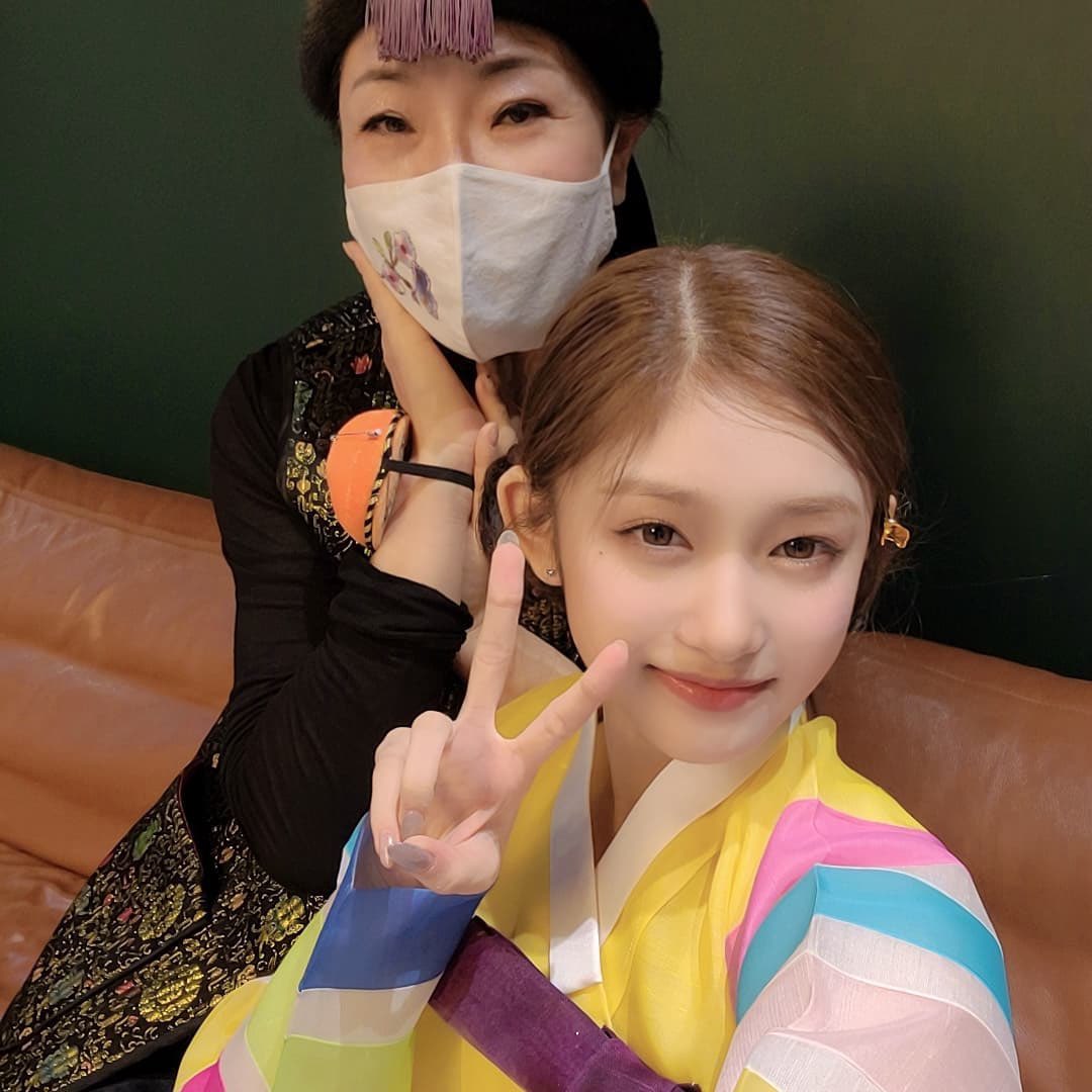 ivepics_'s tweet photo. hanbok89 instagram update with #WONYOUNG, #YUJIN &amp; #LEESEO https://t.co/dsM9x2OKiU