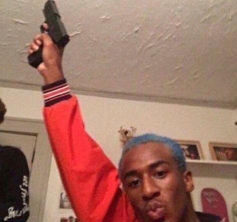 Ashtray in every episode so far #EuphoriaHBO