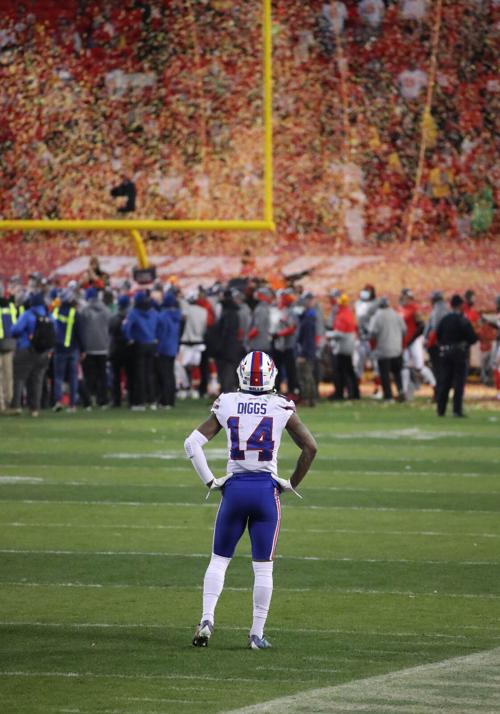 B1ackSchefter's tweet photo. Stefon Diggs watched this moment last year, just to come back and put up seven yards. https://t.co/lMP4slbeyM