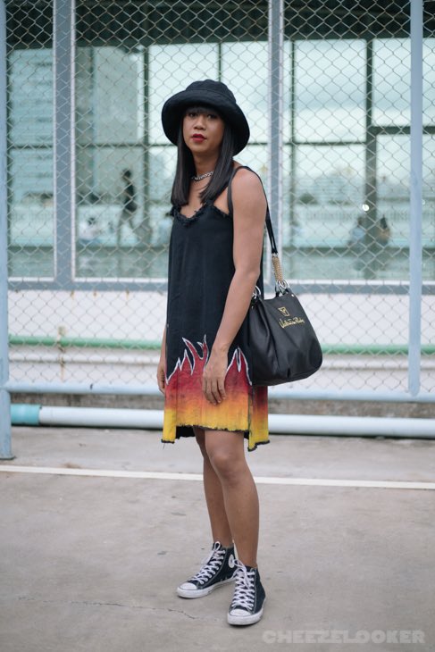 CheezeLooker's tweet photo. เจนนี่ ปาหนัน
IG: @Jennie_panhan
Occupation: พิธีกร,นักแสดง
Hat: ALAND
Dress: isellflowersonthestreet
Shoes: Converse
Bag: Valentino Rudy #ChzStreetStyle #streetfashion #Throwback #LookerStreetStyle https://t.co/gXjDa4YBbY