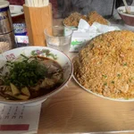 これが半チャーハン？出てきたチャーハンが大盛りすぎる!