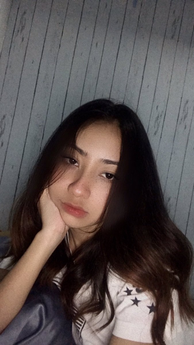 PangilinanChaaa's tweet photo. Monday mood 😴 https://t.co/i2nh8bZZBy