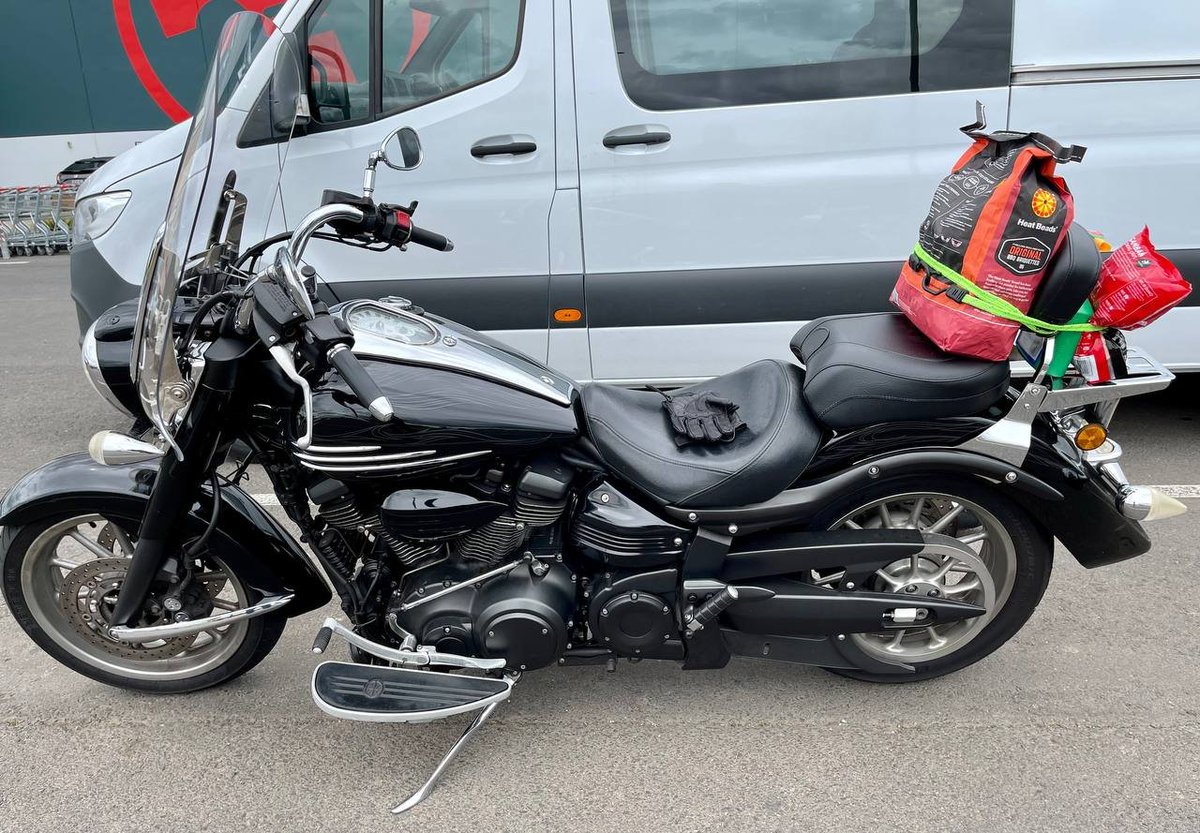 itshughesy's tweet photo. A quick afternoon #Bunnings run in lieu of a lunch break to stock up on #BBQ supplies! #motorcycle #Yamaha #Roadliner https://t.co/TuxjgDujeh