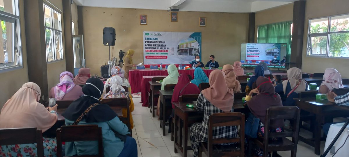 PustakaWidya's tweet photo. Sosialisasi Aplikasi Keuangan Bersama Wali siswa SMK Ma'arif NU 2 Ajibarang (24/01). 
@blakasutaimam @saelinguaaziz @manudaajibarang https://t.co/nugRcj2b2x