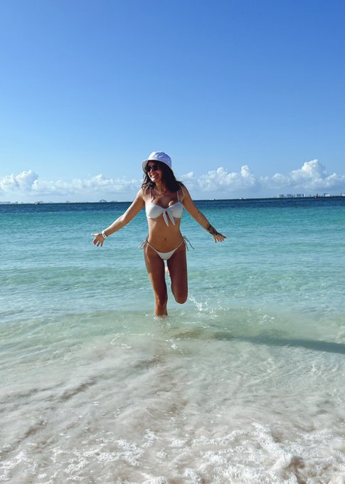 2 pic. Blue ass water ? https://t.co/DNZubAs98k