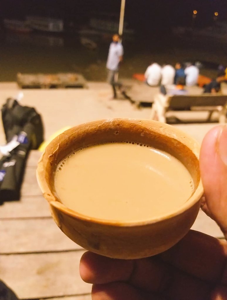 बनारस के घाट की चाय जिसमें ब्रम्हांड  समाहित  है।
#gangaarti #ghaat_ki_chai #photography #purerelaxing 
#photosbyme
#शुभदिवस😊🙏🏻