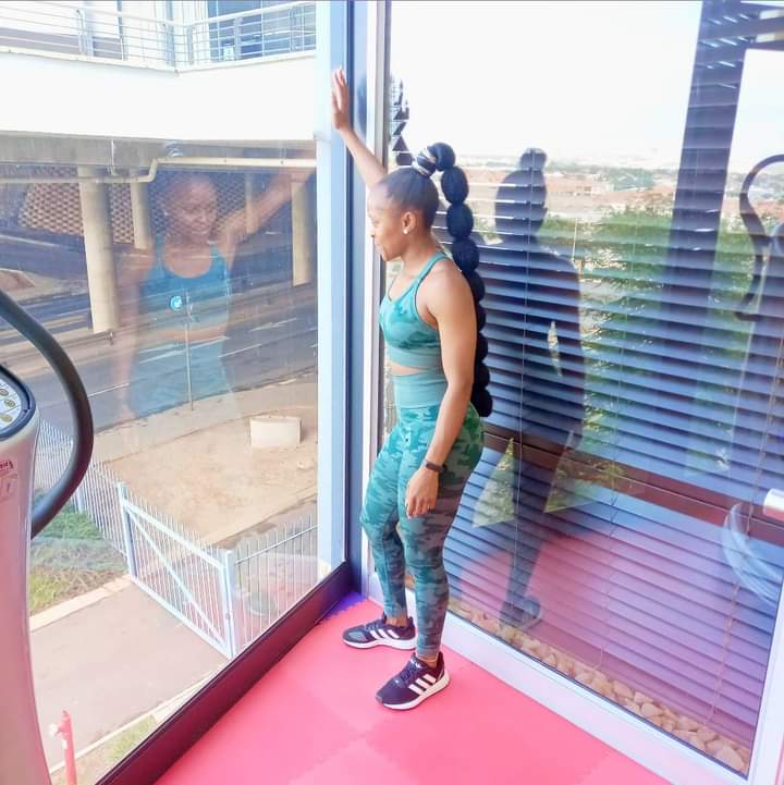 Thando_Maseko19's tweet photo. Mondays are mini new years, set those goals, don't limit yourself💪 #FetchYourBody2022 https://t.co/H0Ie4Wefwj