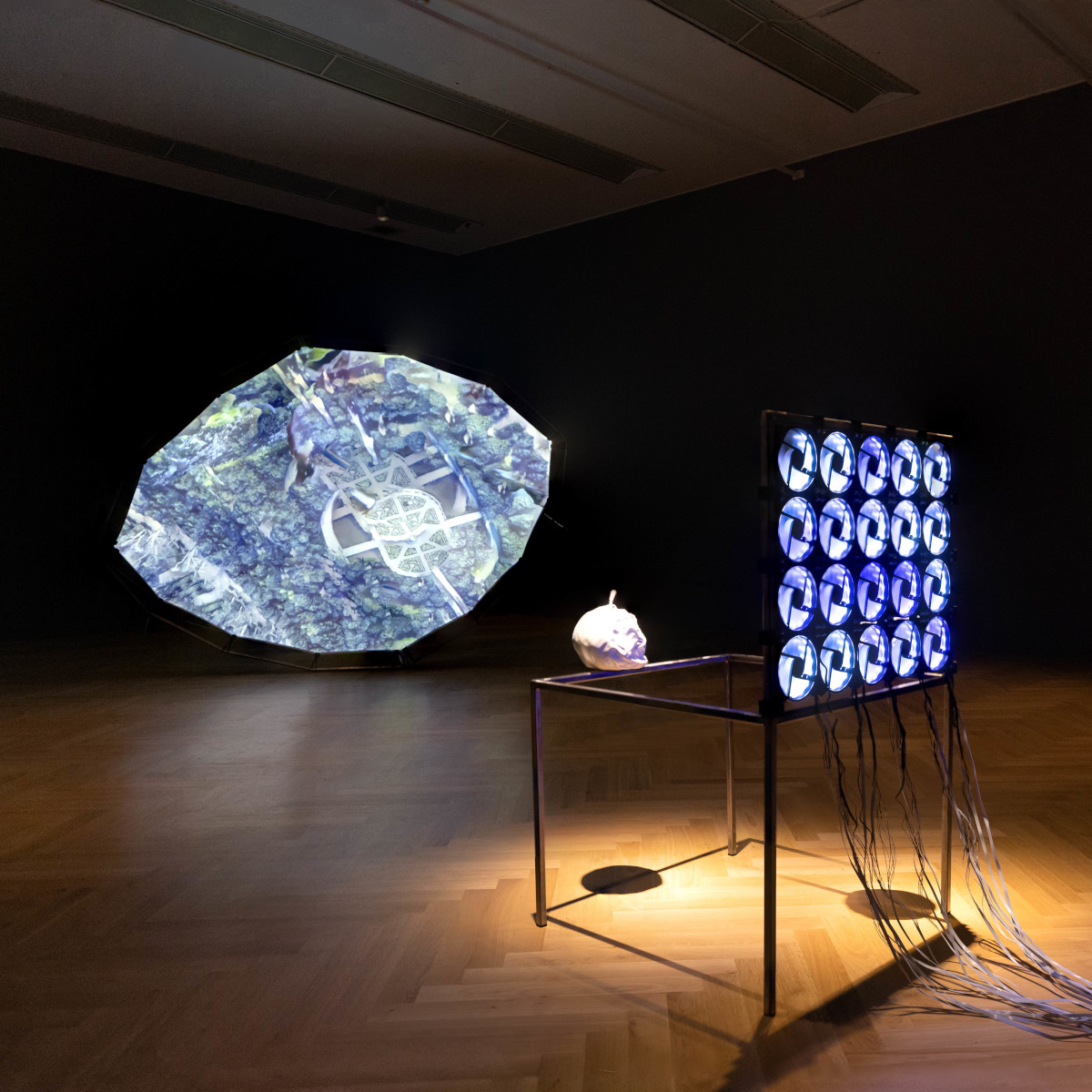 In dieser Woche habt ihr die letzte Gelegenheit die #Ausstellung zum #Bundespreis für #Kunststudierende zu besuchen. Erlebt die großartigen Arbeiten der acht Gewinner*innen! Wir freuen uns auf euren Besuch. 👉 bundeskunsthalle.de/kunststudieren…