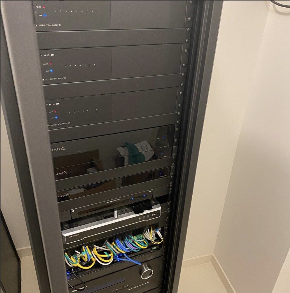 anthemav's tweet photo. Phenomenal component rack from Inspired Innovations! #systemspotlight https://t.co/oXWSwB7vys
