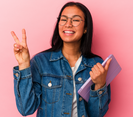 gfdb_schooltab's tweet photo. Heute ist Internationaler Tag der Bildung! 🌟 Hochwertige, inklusive und chancengerechte #Bildung sowie Möglichkeiten zum lebenslangen Lernen sind wesentliche Grundlagen für eine nachhaltige Entwicklung – Daran erinnert die UNESCO einmal im Jahr: https://t.co/IAtcRq9LC5
#twlz https://t.co/EhiGZPL94n