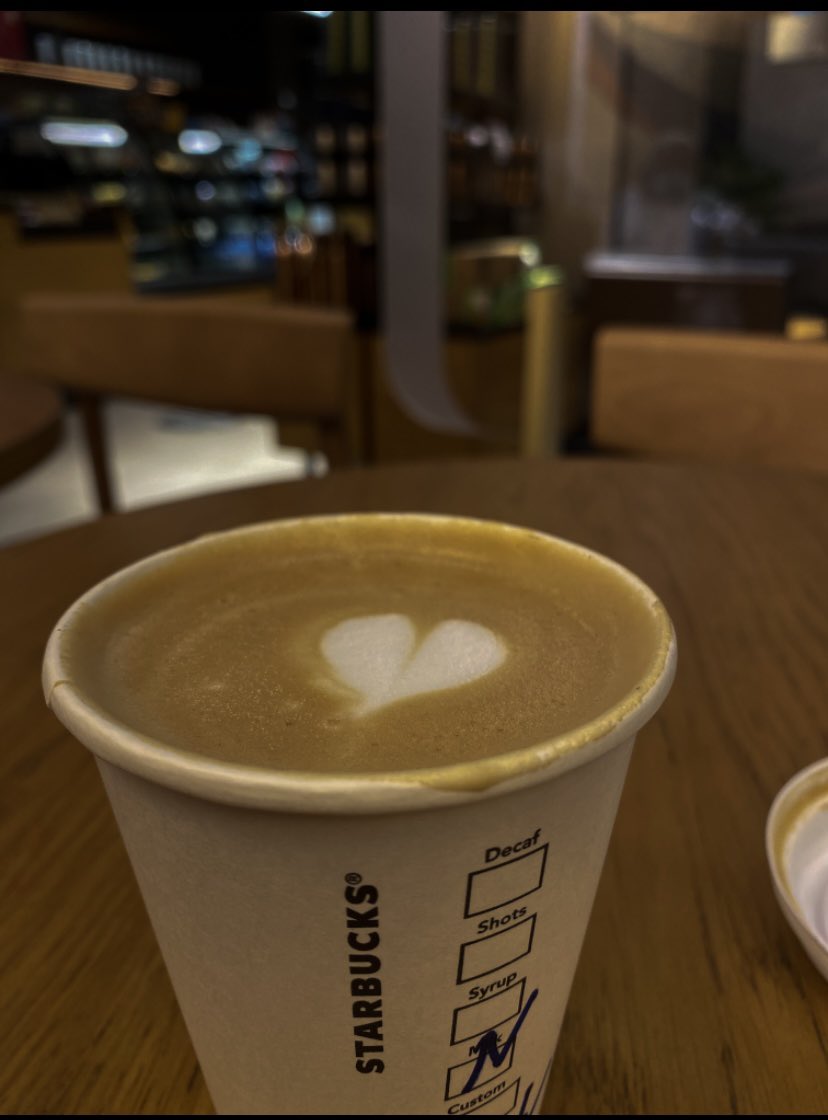 إمرأةً بقوامِ قصيدة ، لا يقرأها غيرُ فصيح ..