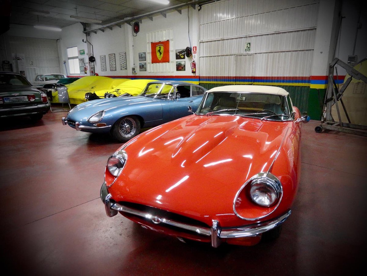 FVC_Clasicos's tweet photo. Queremos empezar este año con un par de preciosos E-Type de los muchos que pasan por nuestras instalaciones…
 
https://t.co/rYAGTYWyeM 

#jaguar #jaguaretype #brithiscar #reparacion #restauracion #mantenimiento #gentleman #fvcclasicos #madrid #cobeña https://t.co/zQ1WJ8Jxiy