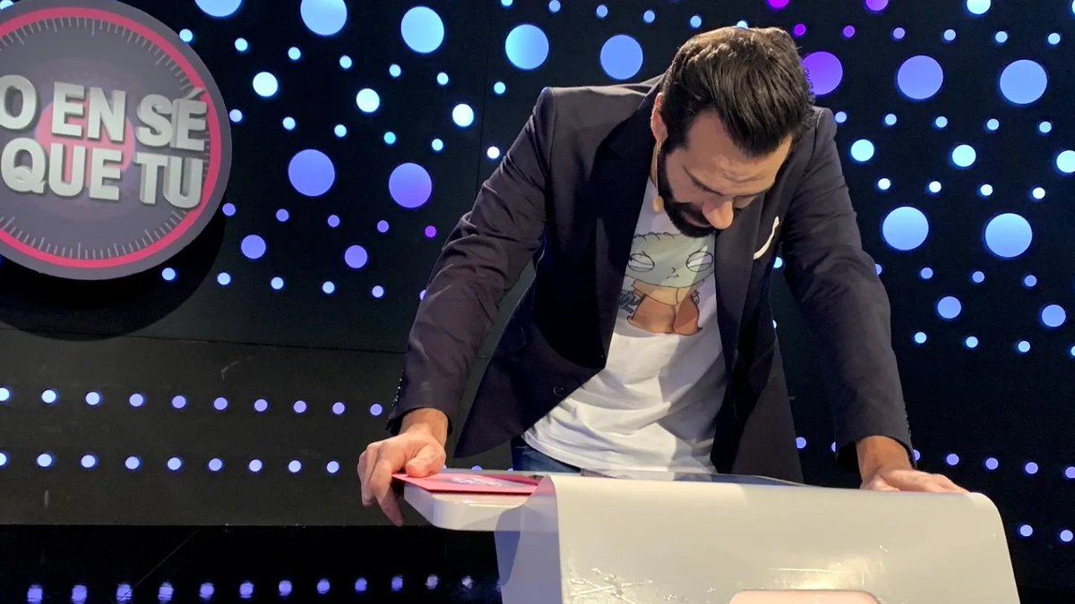 JoEnSeMesIB3's tweet photo. Aquesta setmana de #JoEnSéMésIB3 serà mooooolt 🔝 Segeuixen els #AmbCalma i arriben les #Variades i els #PoquesFeines 🔥
Vos esperam cada vespre a @IB3 a les 21:30 h. 📺 https://t.co/X8kLeSMzMd