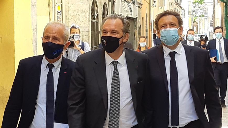 Cet après-midi à Hyères, avec <a href="/hubertfalco/">Hubert Falco</a>, <a href="/FdeCanson/">François de Canson</a> et <a href="/JPGiran/">Jean-Pierre Giran</a>, j’annoncerai un plan d’investissement historique de <a href="/MaRegionSud/">Région Sud</a> pour le Var ! 

Je le dis souvent : un département ESSENTIEL, coincé avant 2015 entre Bouches du Rhône et Alpes Maritimes. Ça, c’est fini ! 😉